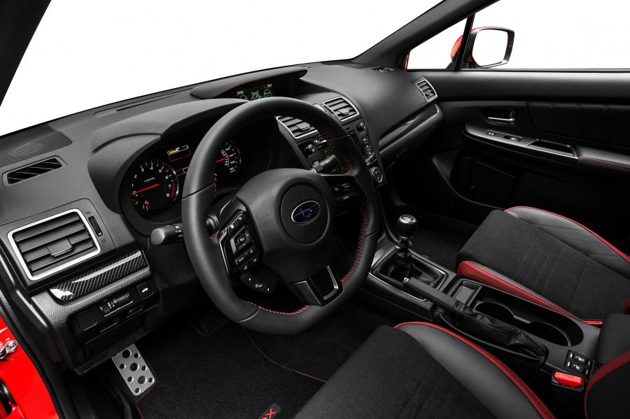 Интерьер Subaru WRX 2017 года  (NA) (фото 23 из 45)